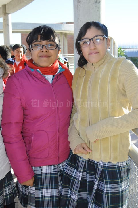 19122015 EN EL COLE.  Daniela y Danaé.