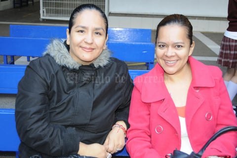 19122015 AMIGAS.  Rocío Ulloa y Griselda Sandoval.