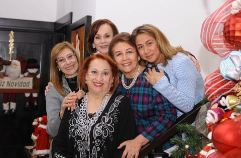 21122015 Paty, Magda, Ángeles, Leny y Tita.