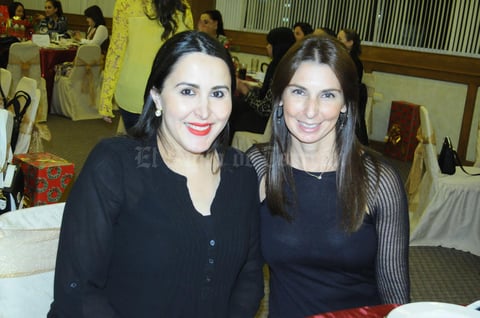 21122015 CONTENTAS.  Elisa y Blanca.