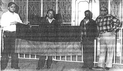 20122015 El Srio. de Trabajo del Sindicato de Radio de TorreÃ³n, Lic. Antonio Lozoya PÃ©rez, estallando la huelga en la difusora XEYD de Fco. I. Madero, Coah. Lo acompaÃ±an Max Silva, Juanito de la Riva (f) y Ãscar DÃ¡vila OloÃ±o (f).