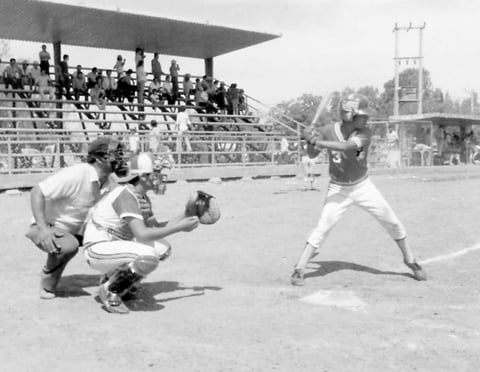 13122015 Juego celebrado entre la SelecciÃ³n Sertoma TorreÃ³n y la SelecciÃ³n de MinatitlÃ¡n, Veracruz, dentro del Campeonato Nacional de Beisbol en Cd. ObregÃ³n, Sonora, categorÃ­a 11-12 aÃ±os pesada, en julio de 1980. JesÃºs Rafael Lara MuÃ±oz, catcher de la SelecciÃ³n Sertoma TorreÃ³n.