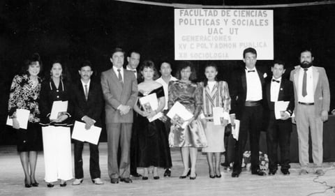 13122015 Recuerdo de Bodas de Oro, ellos son: Pablo VelÃ¡zquez GÃ³mez (f), Mary Cruz Rivas GonzÃ¡lez (f), Ana MarÃ­a VelÃ¡zquez GÃ³mez (f), Carmen Amezquita (f), Francisco Franco y Ana MarÃ­a MartÃ­nez VelÃ¡zquez, hace varias dÃ©cadas.