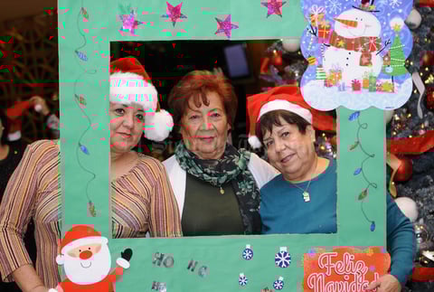 25122015 María Elena, Betty y Karina.