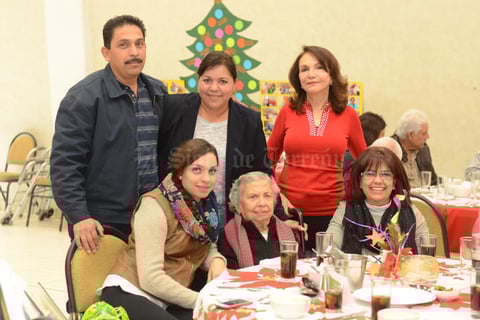 28122015 Manuel, María Elena, Frida, María Elena, Pinita y Tere.