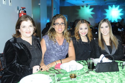 25122015 MUY GUAPAS.  Cristy Cobos, Gaby Ibarra, Roxana Ramírez y Natalia Ramos.