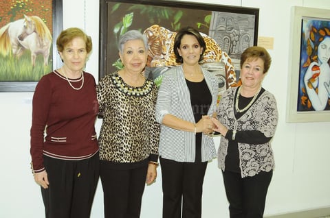 26122015 EN EXPO PICTóRICA.  Menchú, Gloria, Laura y Mary.