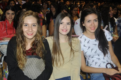 28122015 ASISTEN A CONGRESO.  Zoraya, Valeria y Paola.
