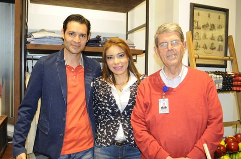 28122015 PRESENTES EN APERTURA.  Marcos, Ariana y Pedro.
