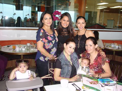 28122015 Isabela, Diana, Karla, Loreley, Kathilia y Nena.
