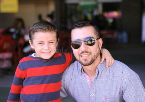24122015 FELICES.  Julio y Matías.