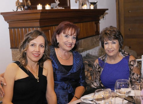 24122015 CONTENTAS.  Luz María, Coco y Vicky.