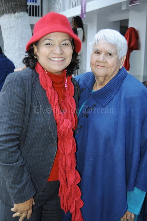 24122015 EN RECIENTE EVENTO.  Martha e Hilda.