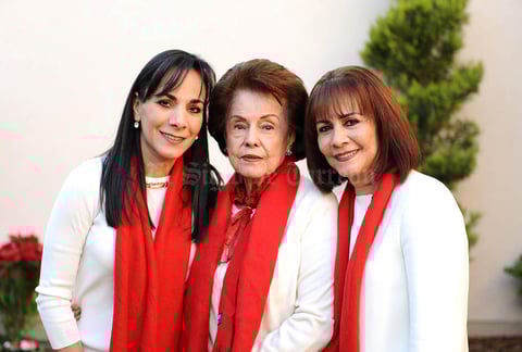 31122015 Iveth, Chela y Laura.