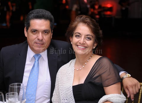 03012016 EN PAREJA.  Juan Carlos de León y Laura Álvarez.