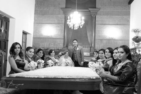 03012016 Arq. Claudia Janeth Domínguez Valadez y Arq. Carlos Estrada Favela en compañía de sus bellas damas.- Benjamín Fotografía