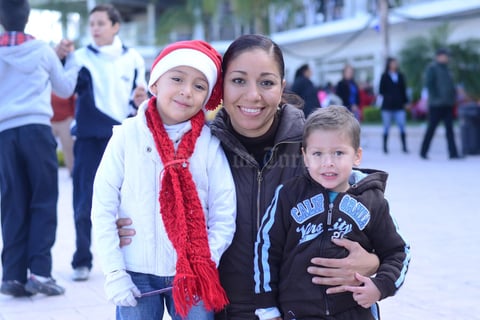 03012016 MUY FELICES.  Aren, Paola y Arian.