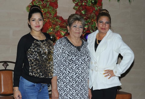 03012016 FESTEJA SU CUMPLEAñOS.  Concepción Guerrero Solís acompañada de Joana Guadalupe y Guadalupe Delgado.