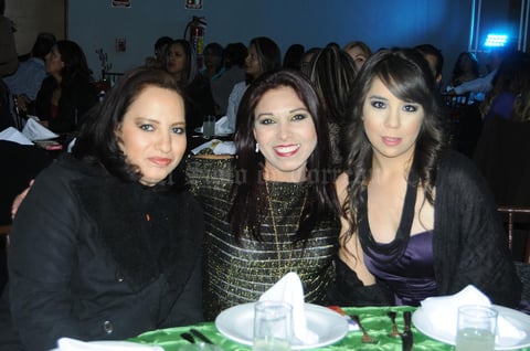 03012016 ELEGANTE FESTEJO.  Marielena, Karla y Mayra.