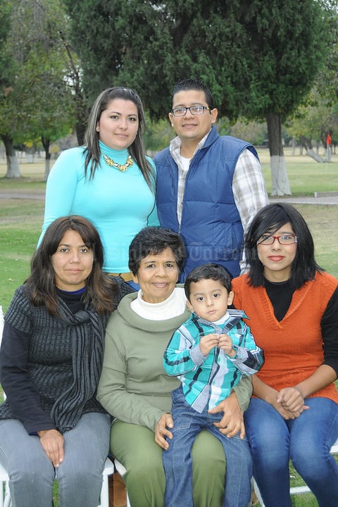 02012016 Familia Esquivias Adame.