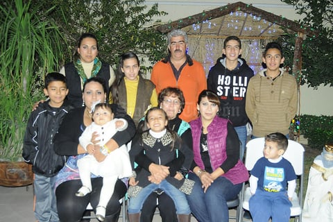04012016 FESTEJO DECEMBRINO.  La Familia Mijares celebró su tradicional posada.