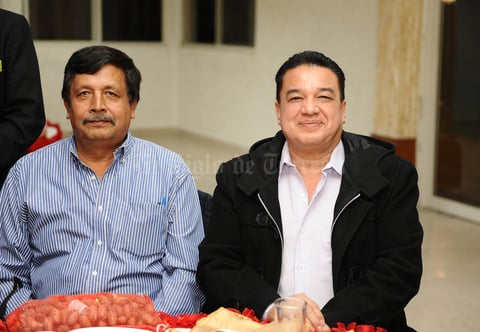 05012016 ASISTEN A CELEBRACIóN.  Joseph y Mario.