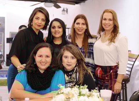 Claudia, Vero, Marcela, Vero, Monserrat y Lily