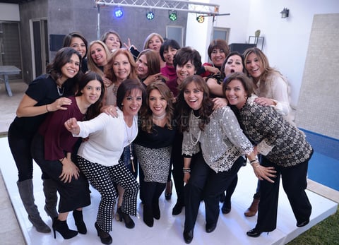 La festejada con sus amigas