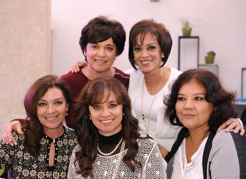 Rosy, Gaby, Roxana, Ángeles y Rosalinda