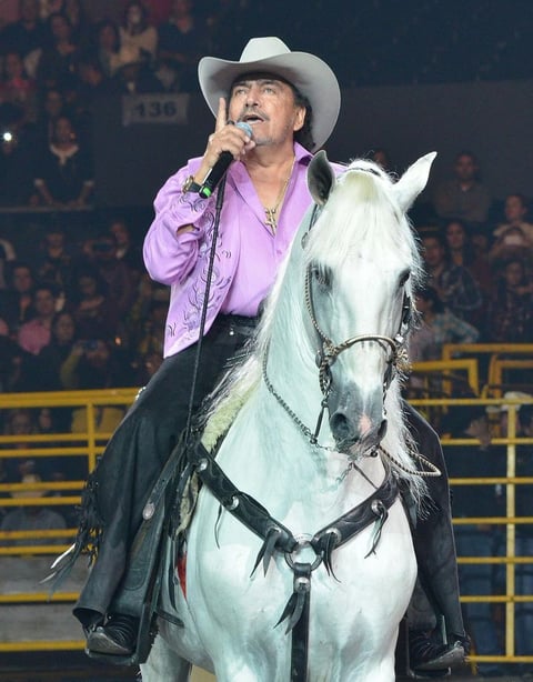 El cantautor mexicano Joan Sebastian murió el lunes 13 de julio de 2015 tras padecer cáncer en los huesos desde 1998.