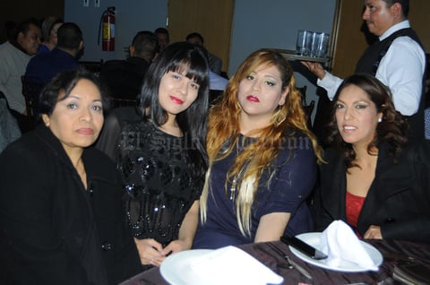 09012016 EN FESTEJO.  Joana, Anabel, Lucy y Doris.
