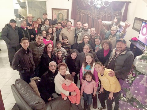 10012016 CELEBRAN.  Familia González Mora.