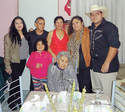 10012016 DE FIESTA.  Familia Gómez Cervantes.