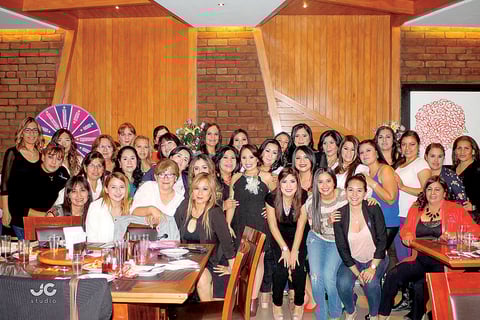 10012016 Amigas y familiares pasaron un día sensacional junto a la festejada.