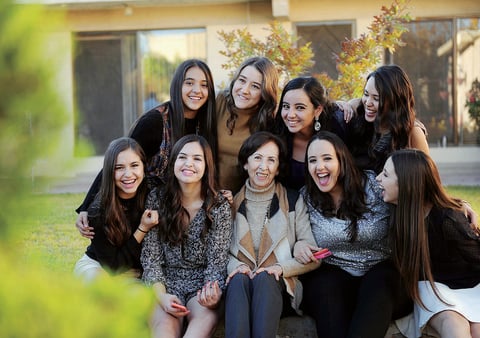 11012016 EN FAMILIA.  Carmila con sus nietas Daniela, Ana Paula, Ana Sofía, Luisa, Isabel, Cecy, Ana Cecy y Andrea.
