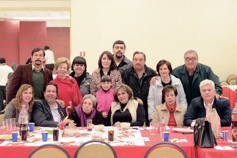 12012016 LA FOTO DEL RECUERDO.  Carmelita Máynez y su familia.