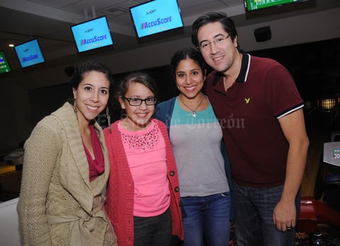 12012016 Laura, Emma, Samantha y Rafael.