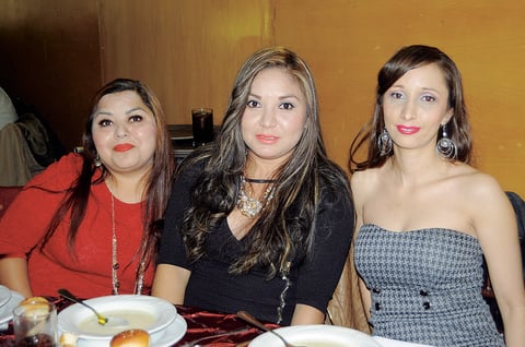 11012016 RECIENTE EVENTO.  Cecilia, Rosy y Brenda.