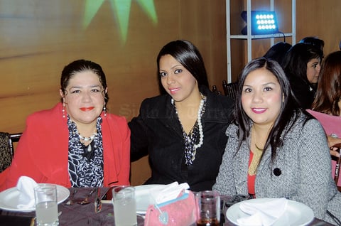 12012016 EN RECIENTE EVENTO.  Rocío, Silvia y Berenice.