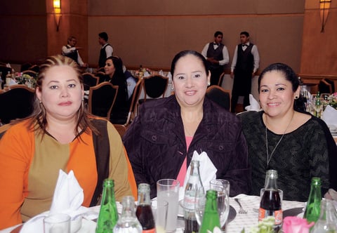 10012016 EN FESTEJO.  Olga, Yolanda y Rocío.