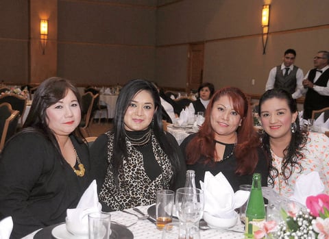 11012016 CONTENTAS.  Mariela, Yunuen, Guadalupe y Sarah.