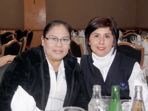 11012016 CELEBRAN.  Sara y Ada.