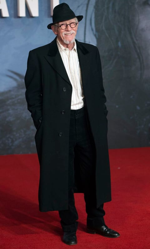 John Hurt en la alfombra roja de The Revenant en Londres.