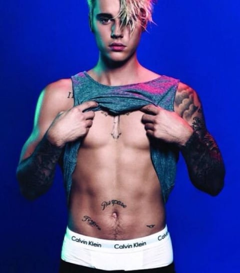 Bieber posteó una foto de sus sesión para Billboard mostrando su abdomen.
