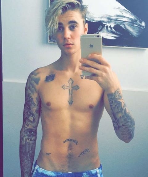 Justin ha presumido su cuerpo en distintas "selfies" que logran miles de "likes".