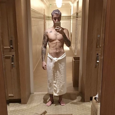 Bieber presumió su cambio de "look" y regreso al gimnasio con esta foto.