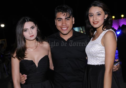 16012016 DE ANTRO.  Mariana, Adán y Esmeralda.