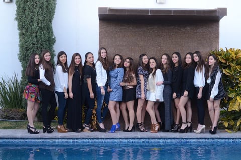 La cumpleañera con sus amigas
