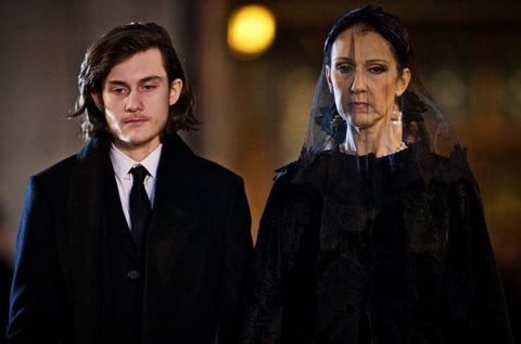 La cantante no habló públicamente en el funeral, y en lugar de ello dejó que su hijo mayor, René-Charles, dirigiera un emotivo discurso laudatorio.