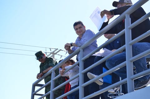 El alcalde Miguel Riquelme, el Mando Especial general Juan Manuel Díaz y el director de Seguridad Pública Adelaido Flores, presenciaron el evento deportivo y dieron los tiros de inicio.